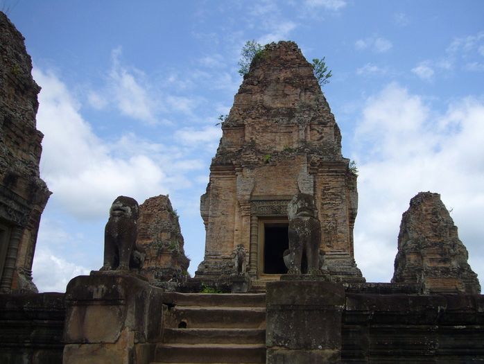 Det midterste og største av Angkor Wats fem tårn